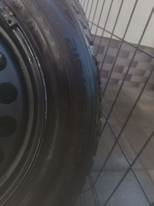 Felgi stalowe plus opony zimowe Nokian R17