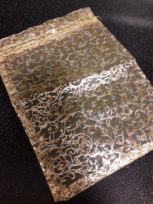 Колье в форме сердца.