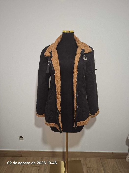 Casaco de Inverno Acolchoado Preto com Pelo Camel Quentinho
