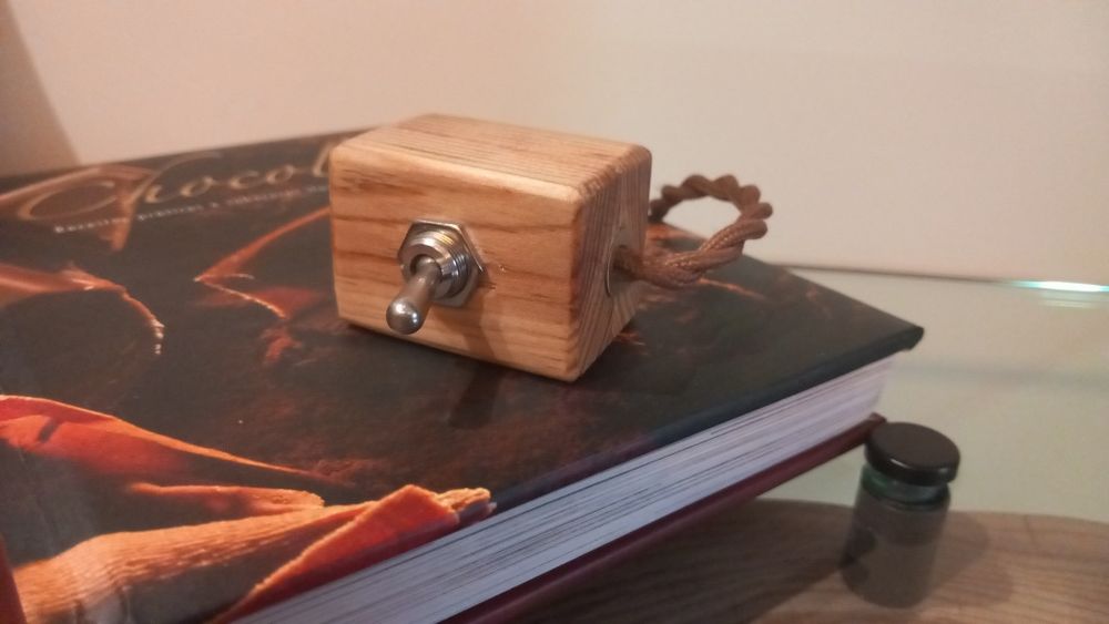 Mesa de Centro em Tronco Maciço com Vidro Temperado | Peça Artesanal Única