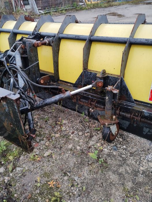 Pługi odśnieżne samochodowe itp