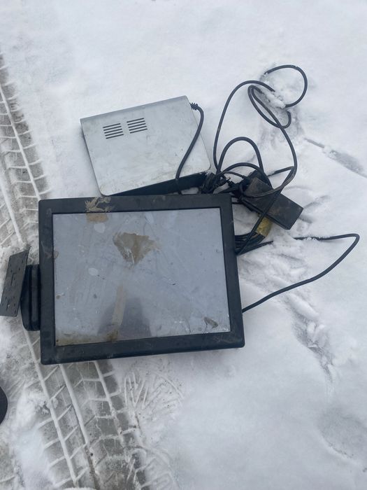 Монітор та зарядні на запчасти