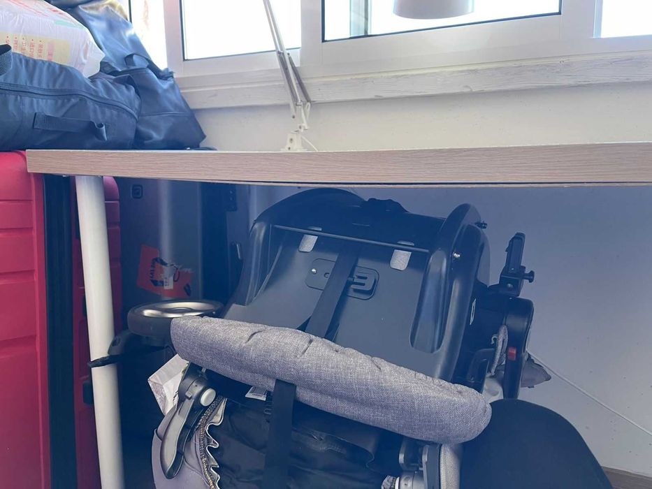 Mesa/ secretária IKEA 200x60 em perfeitas condições