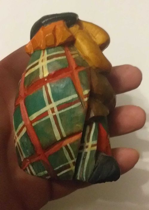 Figurka z drewna dudziarza.