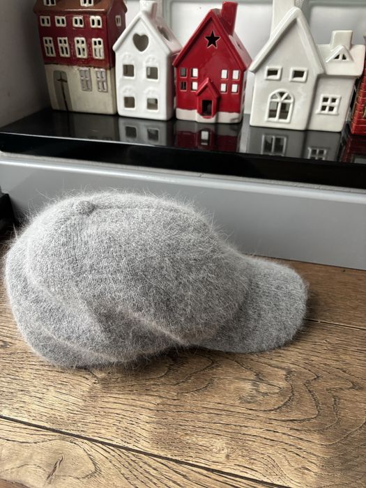 Karamella czapka z daszkiem angora nowa kolekcja