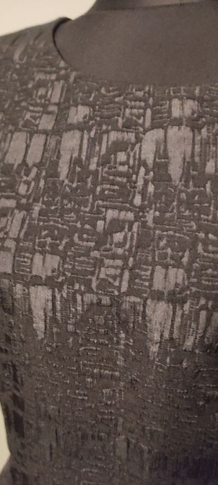 Elegancka czarna bluzka o ciekawej fakturze materiału  Betty Jackson