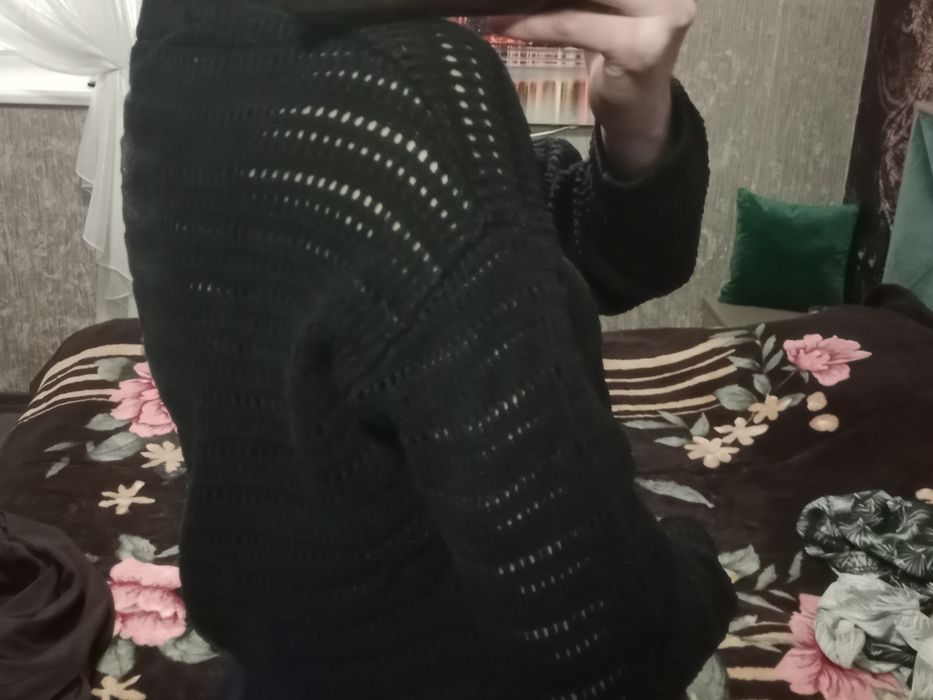Чёрный свитер sinsay