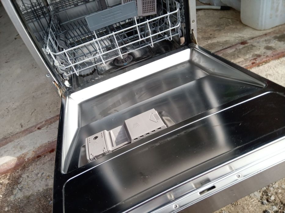 Продам посудомийну машину