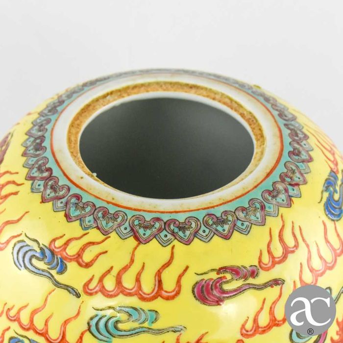 Pote de gengibre porcelana da China, decorado com dragões, circa 1960
