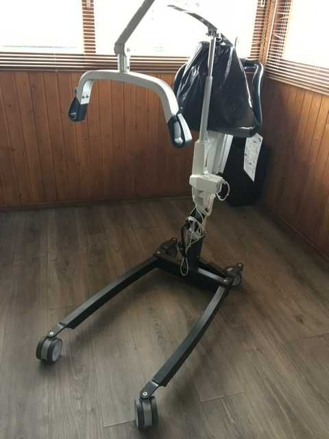 Elevador de Transferência Invacare Birdie Evo + Cesto Para Banho