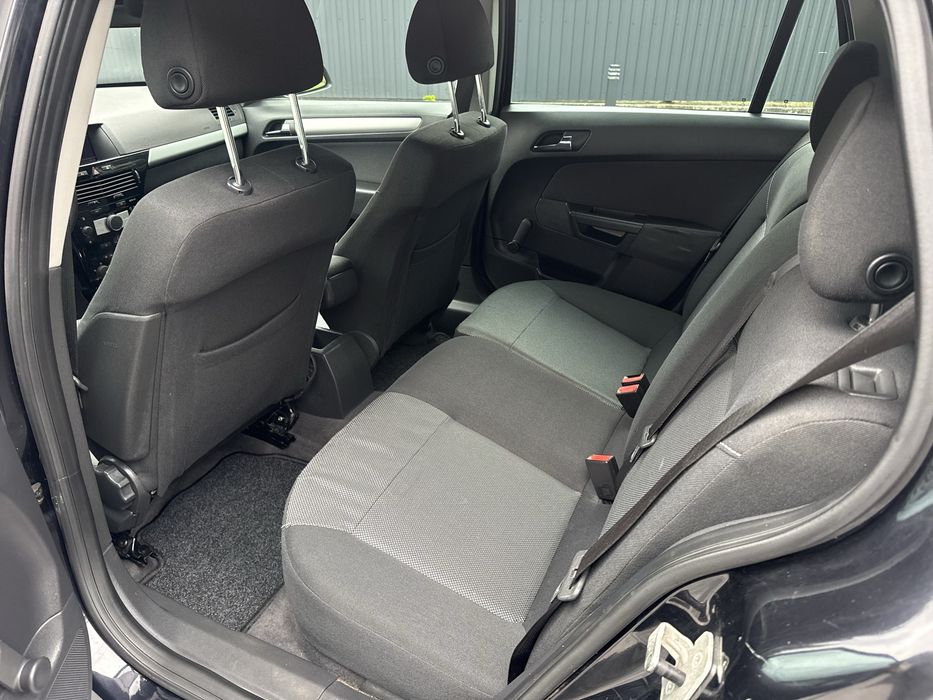 Opel Astra 1.6 бензин 2010 рік