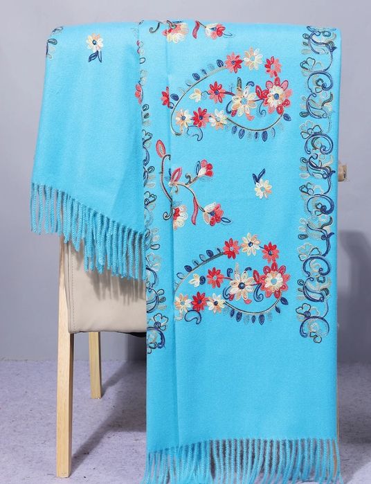 Szalik zimowy haftowany gruby