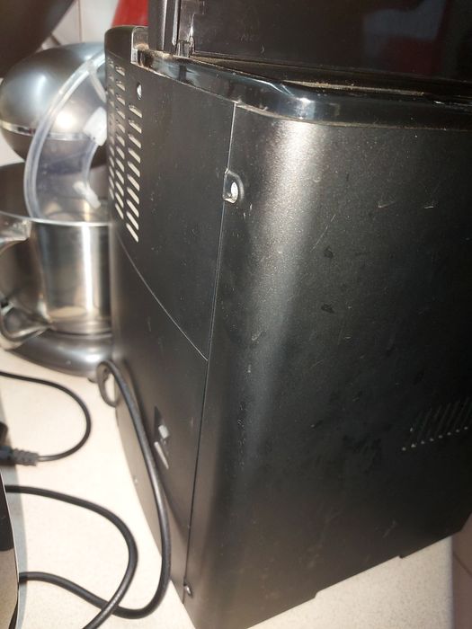 De longhi ekspres pancerny automatyczny ciśnieniowy ESAM4000.B

EX:1