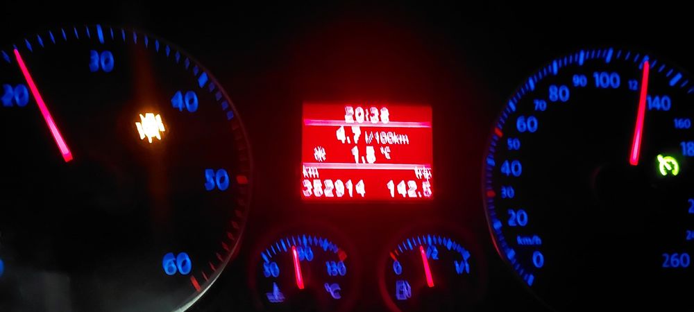 Volkswagen тауран 1,9тди,6ст.мех.