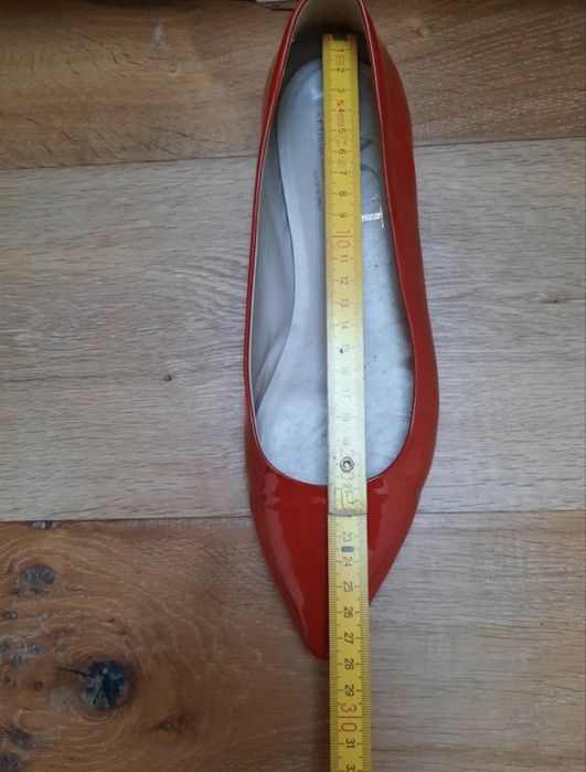 Червоні балетки з лакової шкіри