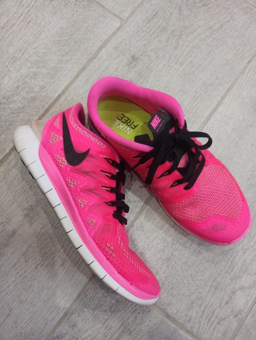 Nike розові кросівки