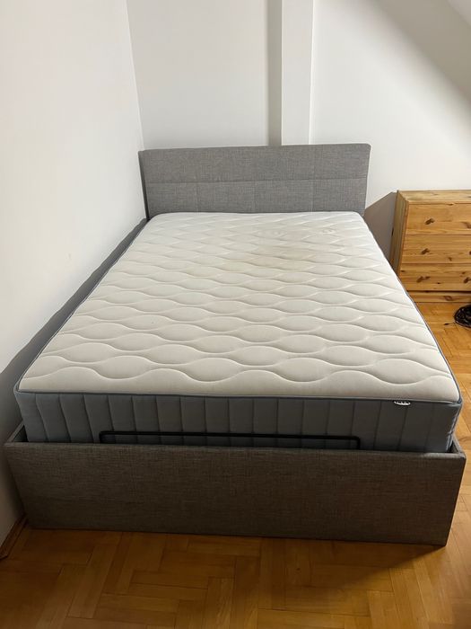 Łóżko z materacem jak nowe