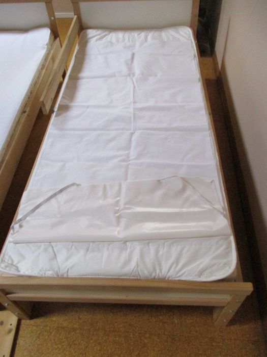 Duas camas de criança IKEA (modelo SNIGLAR) 76 x 165 cm