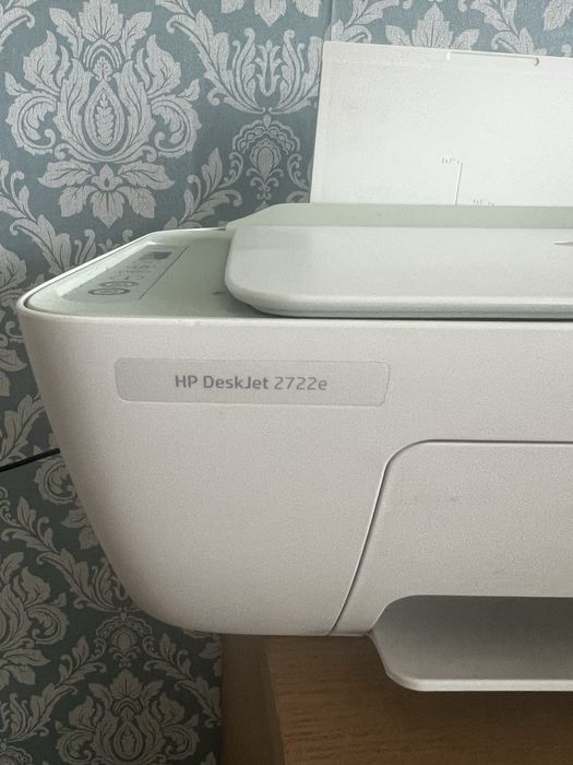 Impressora Multifuncional HP DeskJet 2722e em ótimo estado e funcionando perfeitamente!