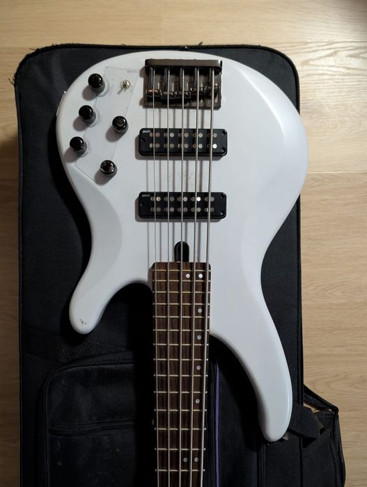 Gitara basowa Yamaha TRBX505