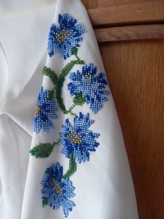 Вишиванка бісером для дівчинки.