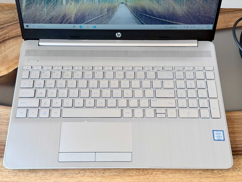 HP Pavilion 15 / i3-7020U / 8GB DDR4 / 256GB SSD / 15,6 FHD / UHD 620