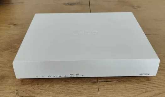 QNAP Qhora-301W - Wifi 6, Dual 10 GbE, SD-WAN