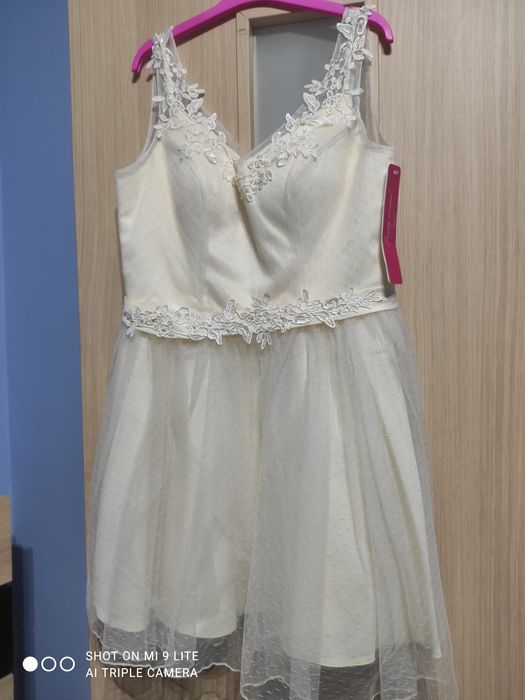 Piękna sukienka gorsetowa