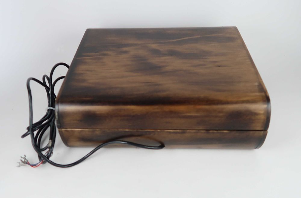 Telefone antigo em caixa madeira Art Deco