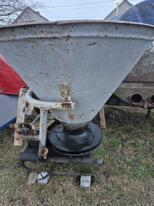 Розкидач мінеральних добрив