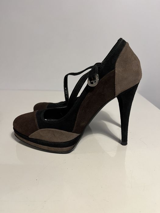 Sapatos de senhora de camurça