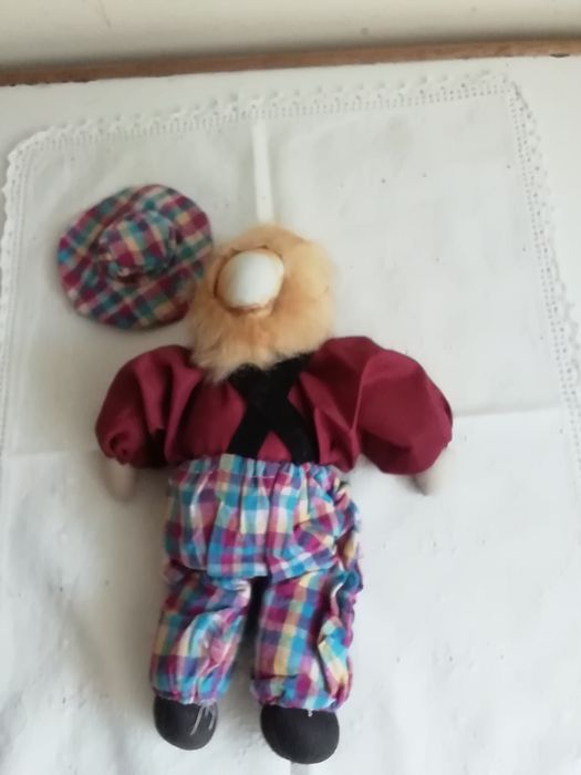 Palhaço careca atrás