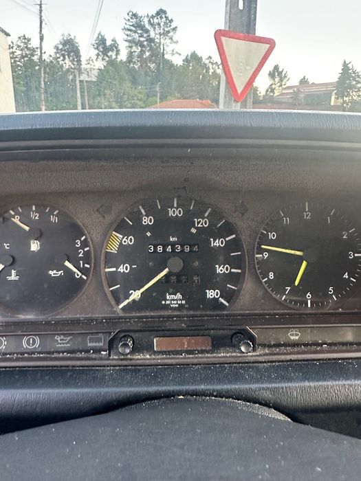 Mercedes 190d.