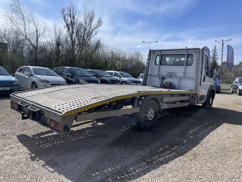 Pomoc drogowa Holowanie Transport osobowych i towarów Autolaweta