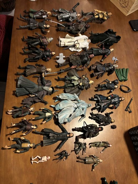 28 bonecos - figuras de coleção senhor dos anéis
