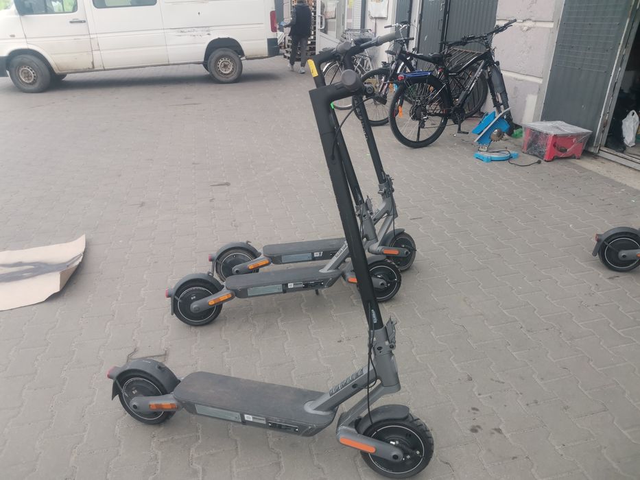Електросамокат Xiaomi 4 Ultra 2024 рік Стан наближений до Нового
