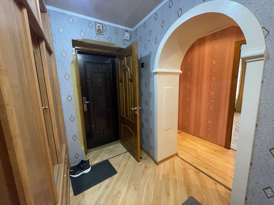 Простора сучасна квартира ! 3 поверх! Індивідуальне опалення!