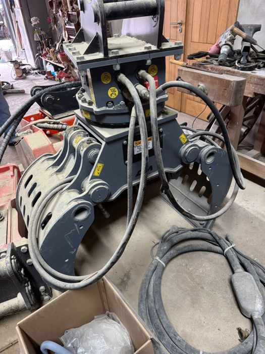 Garra Hidráulica Rotativa KOMAS – Nova (Nunca Usada)