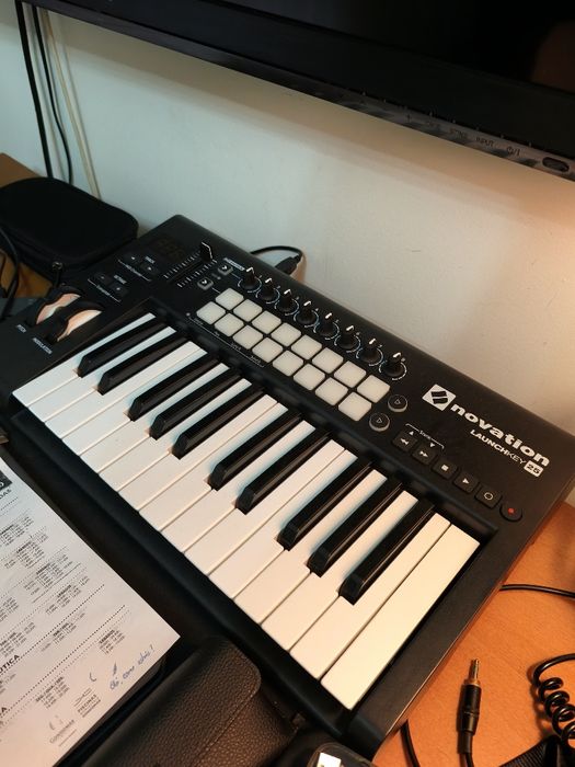 Teclado Midi Novation LaunchKey 25 MK2
