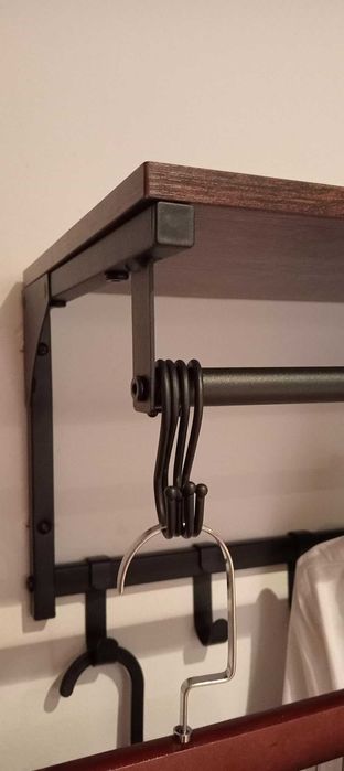 Loftowy czarny rustykalny z haczykami do powieszenia dom