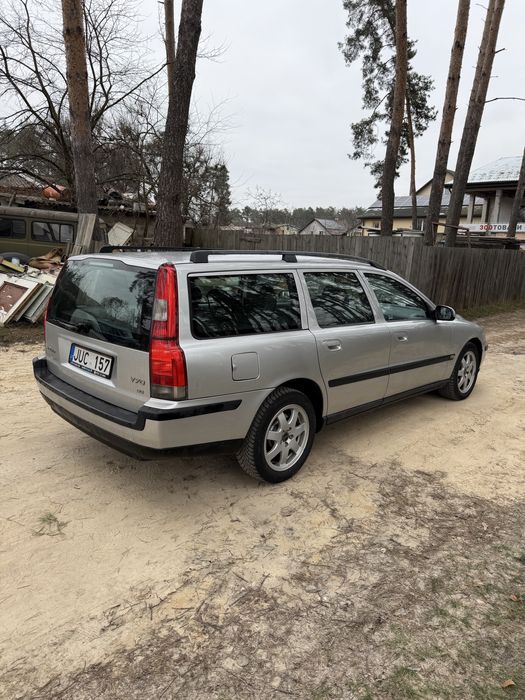 Volvo XC 70 2.4 дизель механика 2004 год