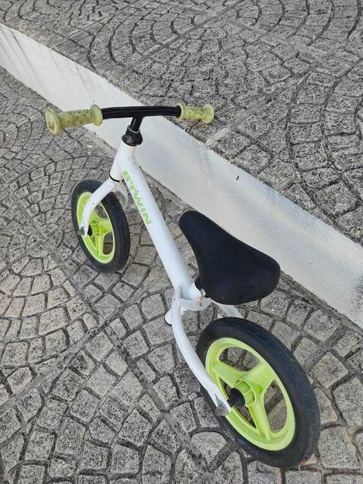 Bicicleta sem pedais para criança