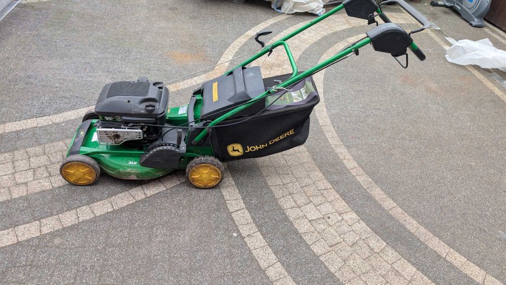 Kosiarka spalinowa John Deere z napędem aluminiowa
