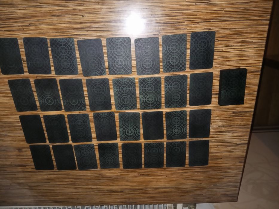 Карты, стос, пулемет.