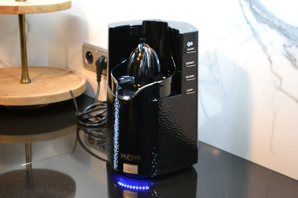 Wyciskarka wolnoobrotowa Hurom HR-DBE14 czarna, stan jak nowa.