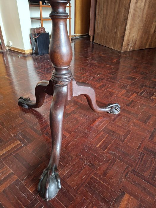 Mesa de pé de galo