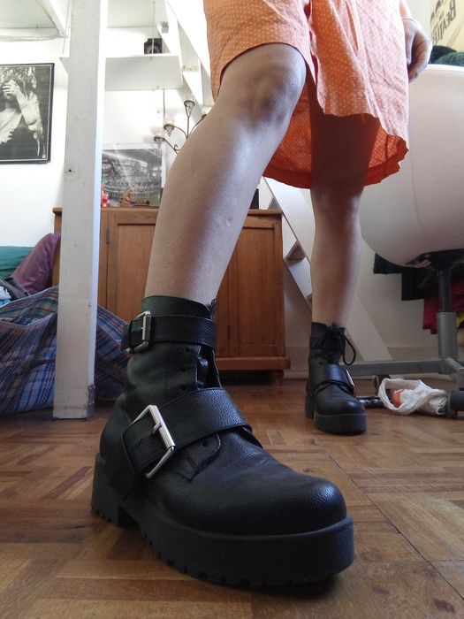 Botas pretas com fechadura ZIP