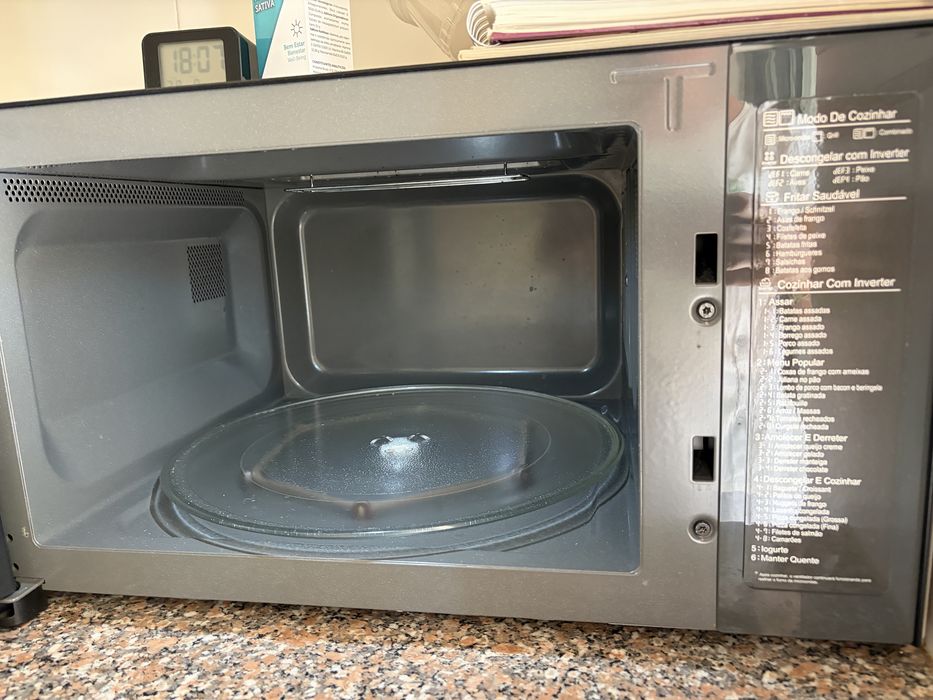 Micro-ondas LG NeoChef 32L com Grill – Excelente estado