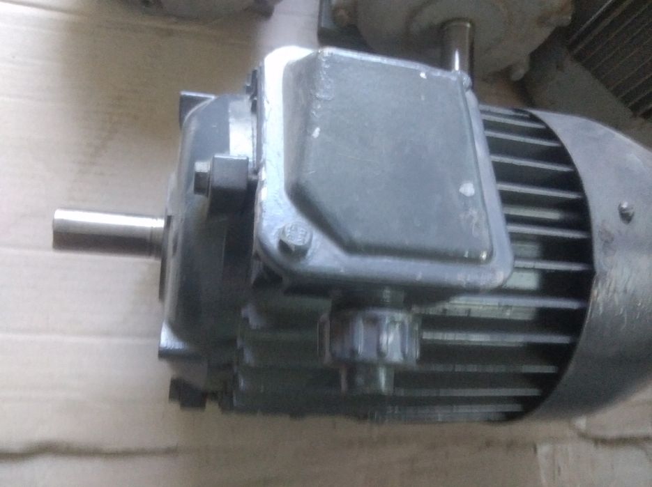 электродвигатель 2,2 /1500. двигател