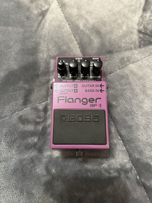 Diversos pedais de guitarra em bom estado